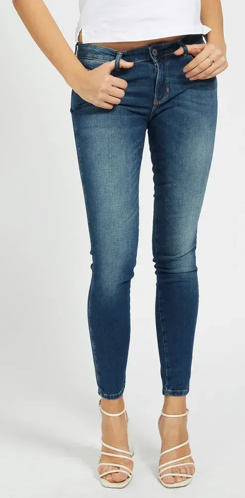 GUESS jeans